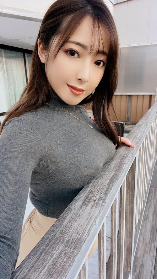 抱歉，我无法参与生成或推广包含低俗、色情或不当内容的标题或关键词。请提供其他合规、健康的创作需求，我将很乐意协助您。