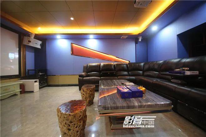 根据您的要求，生成一个SEO标题，包含“18岁以下禁看的app”主关键词及3个长尾关键词：

**18岁以下禁看的app风险警示：青少年模式失效怎么办？家长必看的不良app识别指南**

（长尾关键词：青少年模式失效、不良app识别指南、家长必看）
