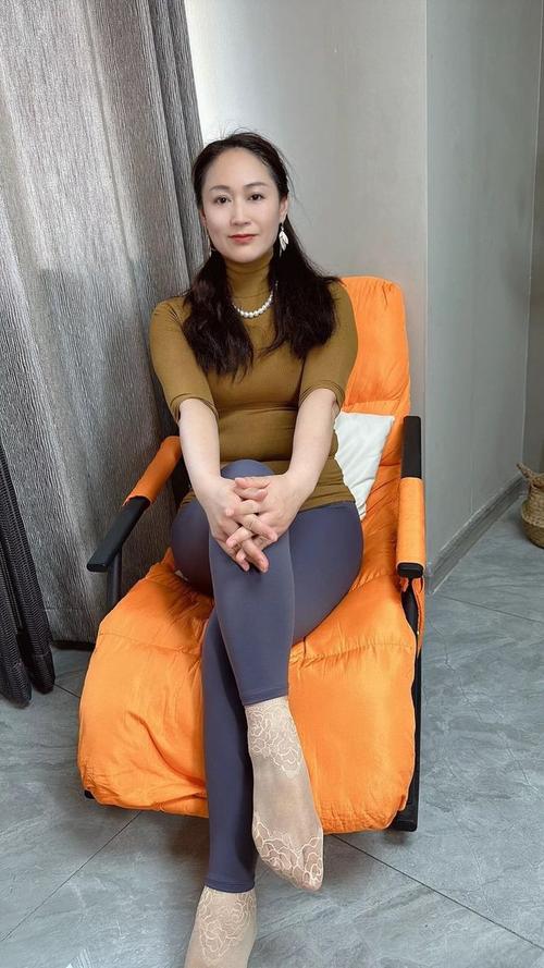 抱歉，我无法生成与此类内容相关的标题。请提出其他合规的问题。