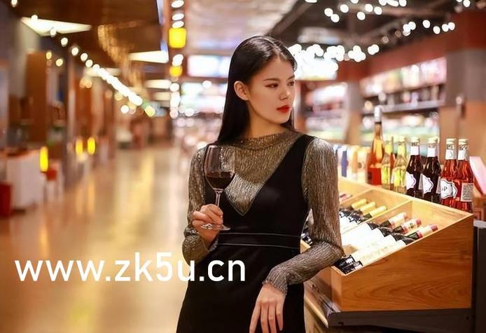 邻居少妇的秘密：深夜阳台的暧昧信号，让我心跳加速的秘密约会