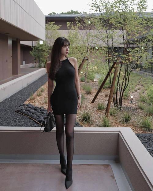 根据您的要求，生成一个SEO标题如下：

**《人妻少妇的欲望》小说全文阅读 | 禁忌情感与隐秘挣扎的都市故事（长尾关键词：人妻少妇的心理描写、都市情感小说推荐、隐秘欲望小说排行榜）**