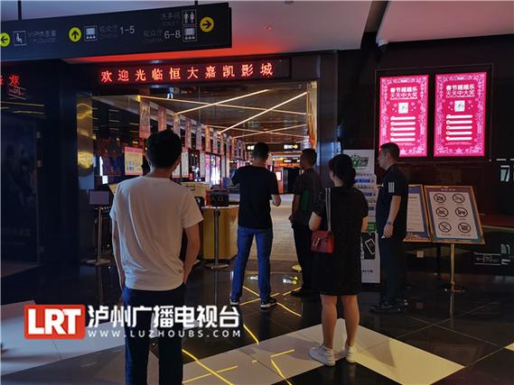 清纯色悠悠穿搭指南：如何用清纯色系搭配出高级感，告别路人感