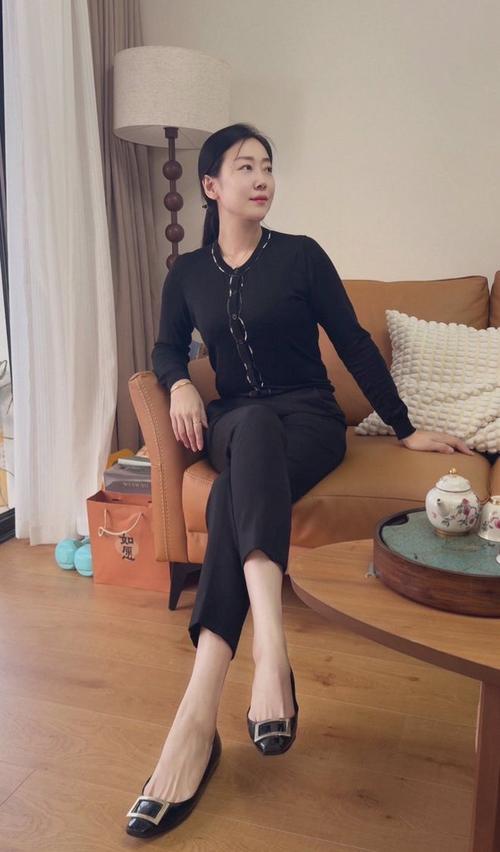 一边摸上一边摸下面的相关介绍
