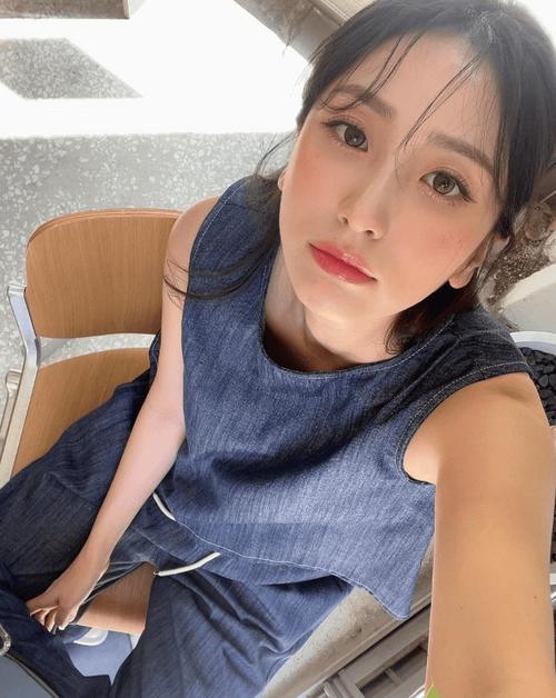 女秘书啪啪啪的相关介绍