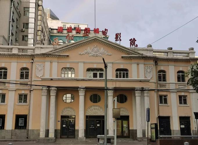 老湿影院方免费版永久入口，高清无广告观影指南，2025最新影视资源持续更新