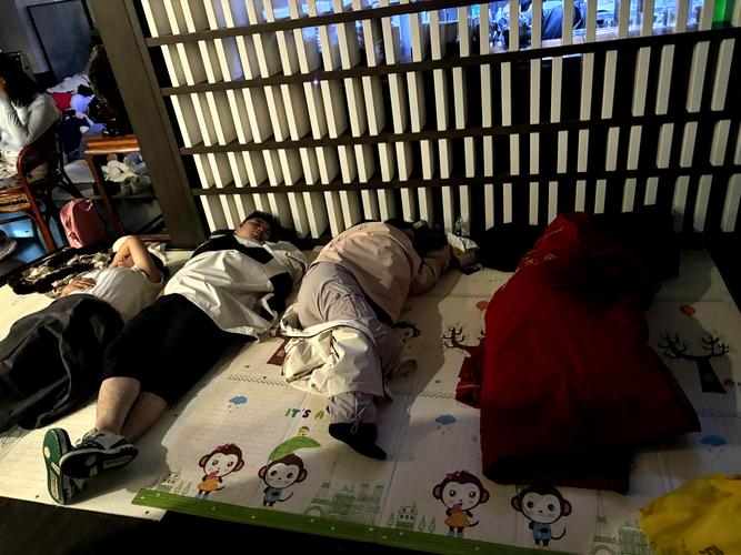 欧美激情中出人妻的相关介绍