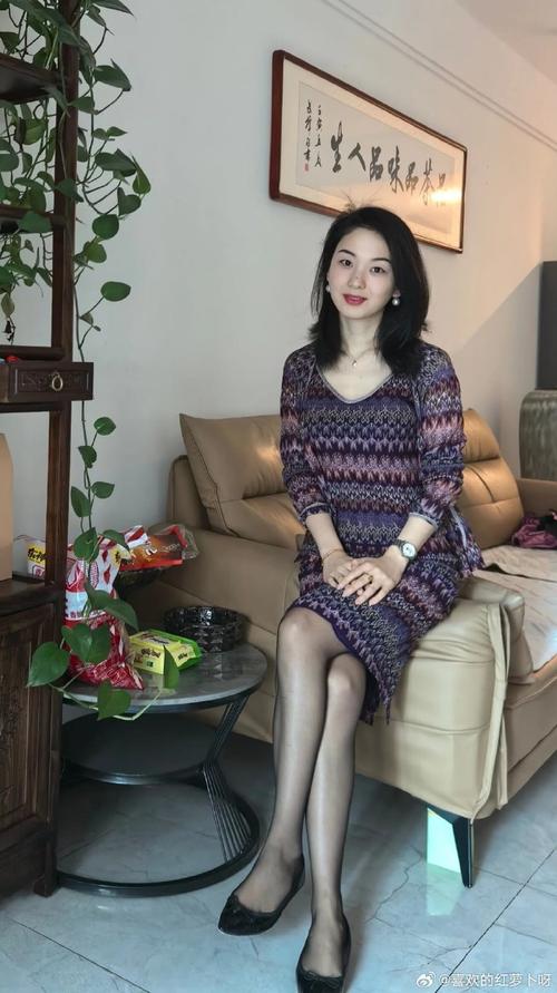 领导乱搞人妻少妇小说图的相关介绍