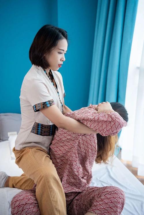四位少妇日本精油按摩体验分享 | 日式舒缓放松 | 闺蜜组团SPA推荐