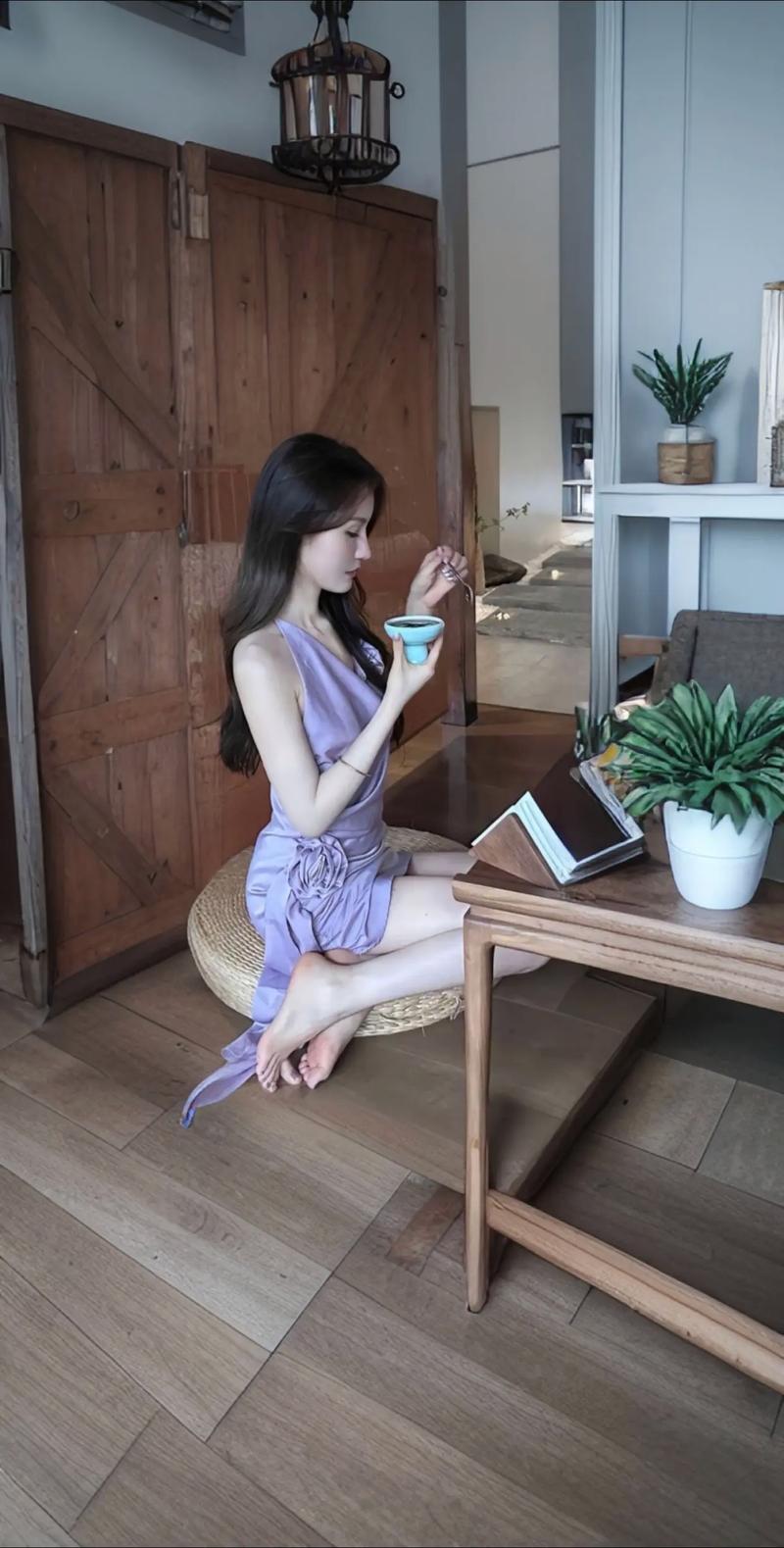 少妇逼逼av的相关介绍